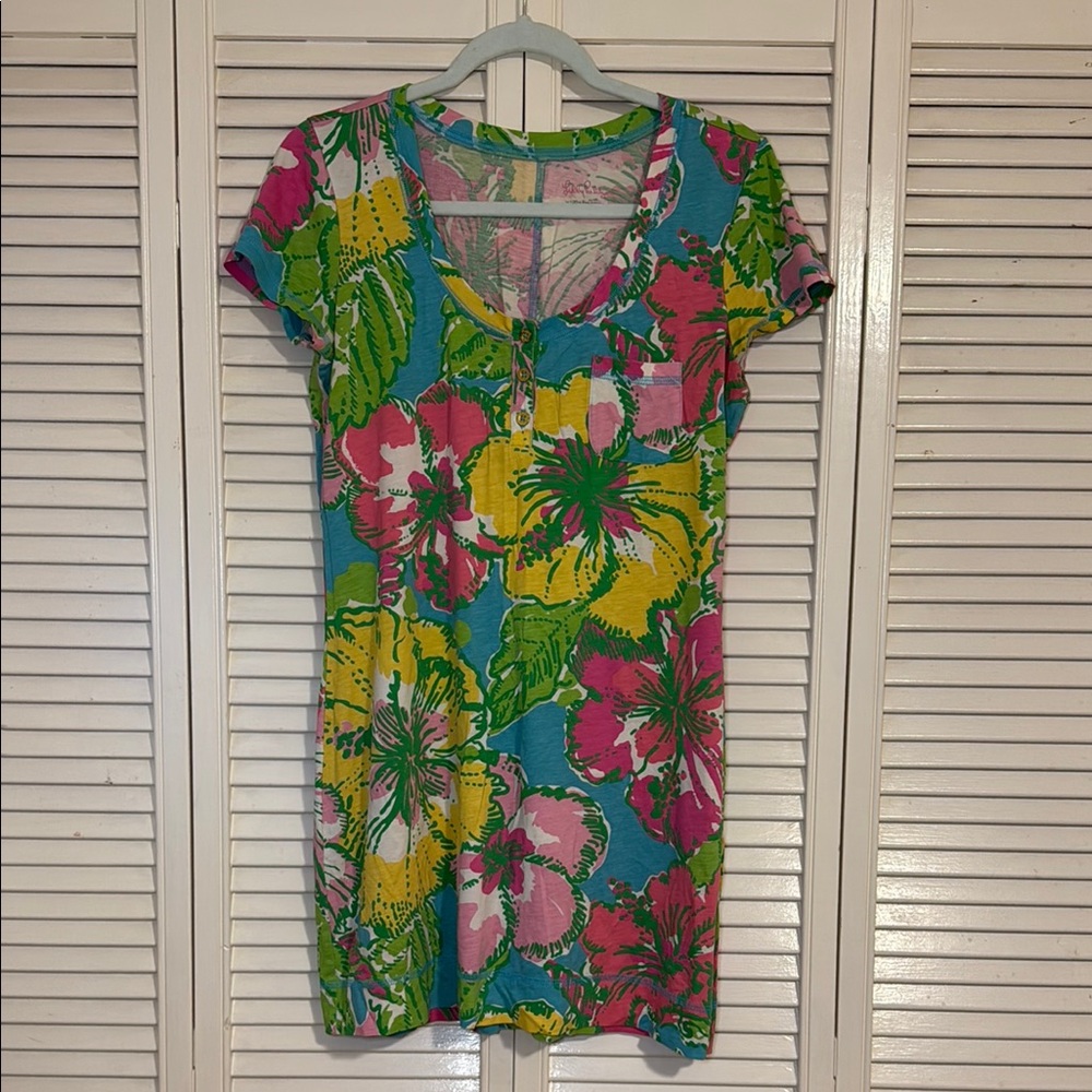 Lilly Pulitzer “Britton” T-shirt Dress in “Big Flirt” Size Medium